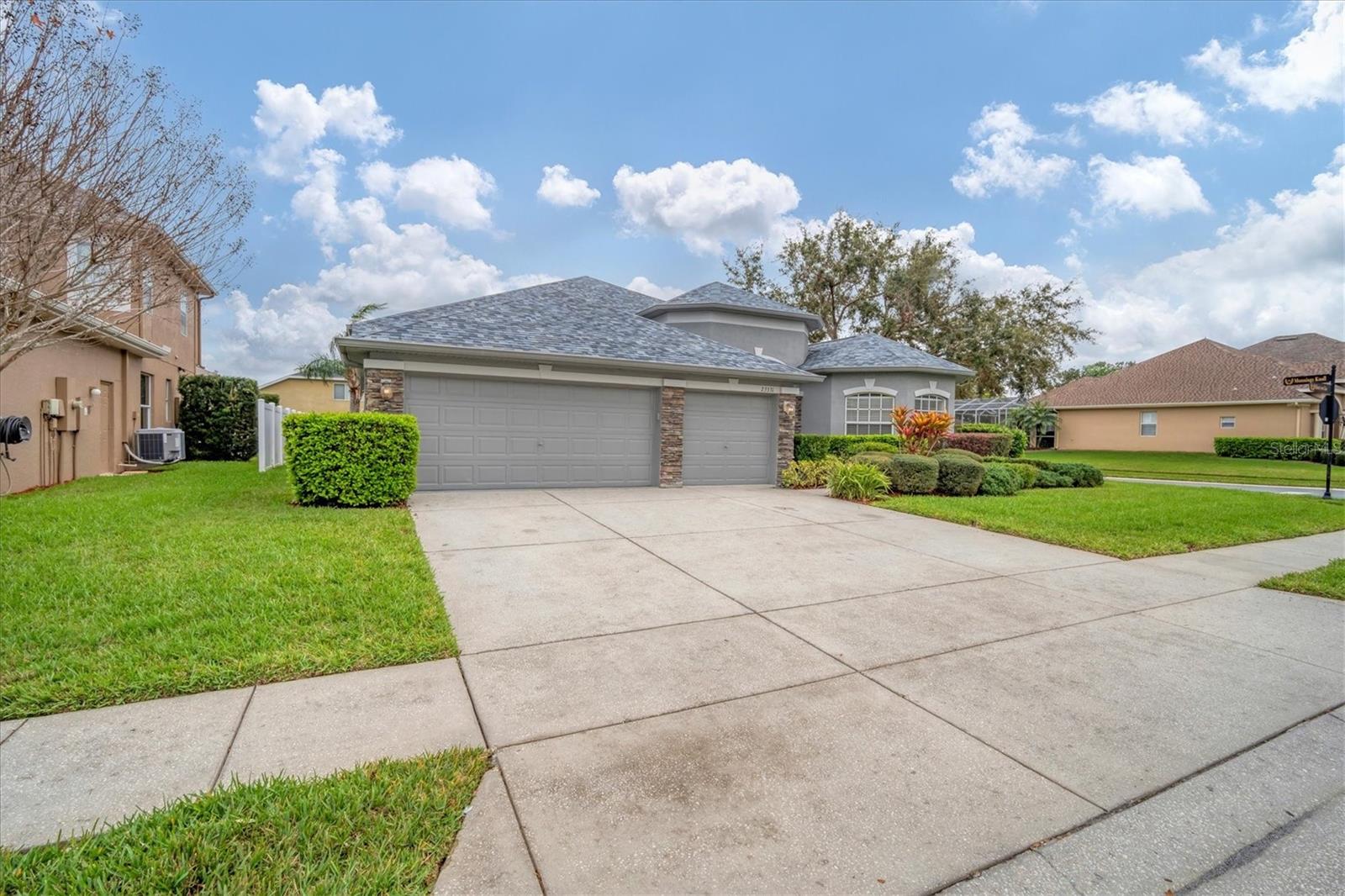 Listing photo id 2 for 23331 Abercorn Lane