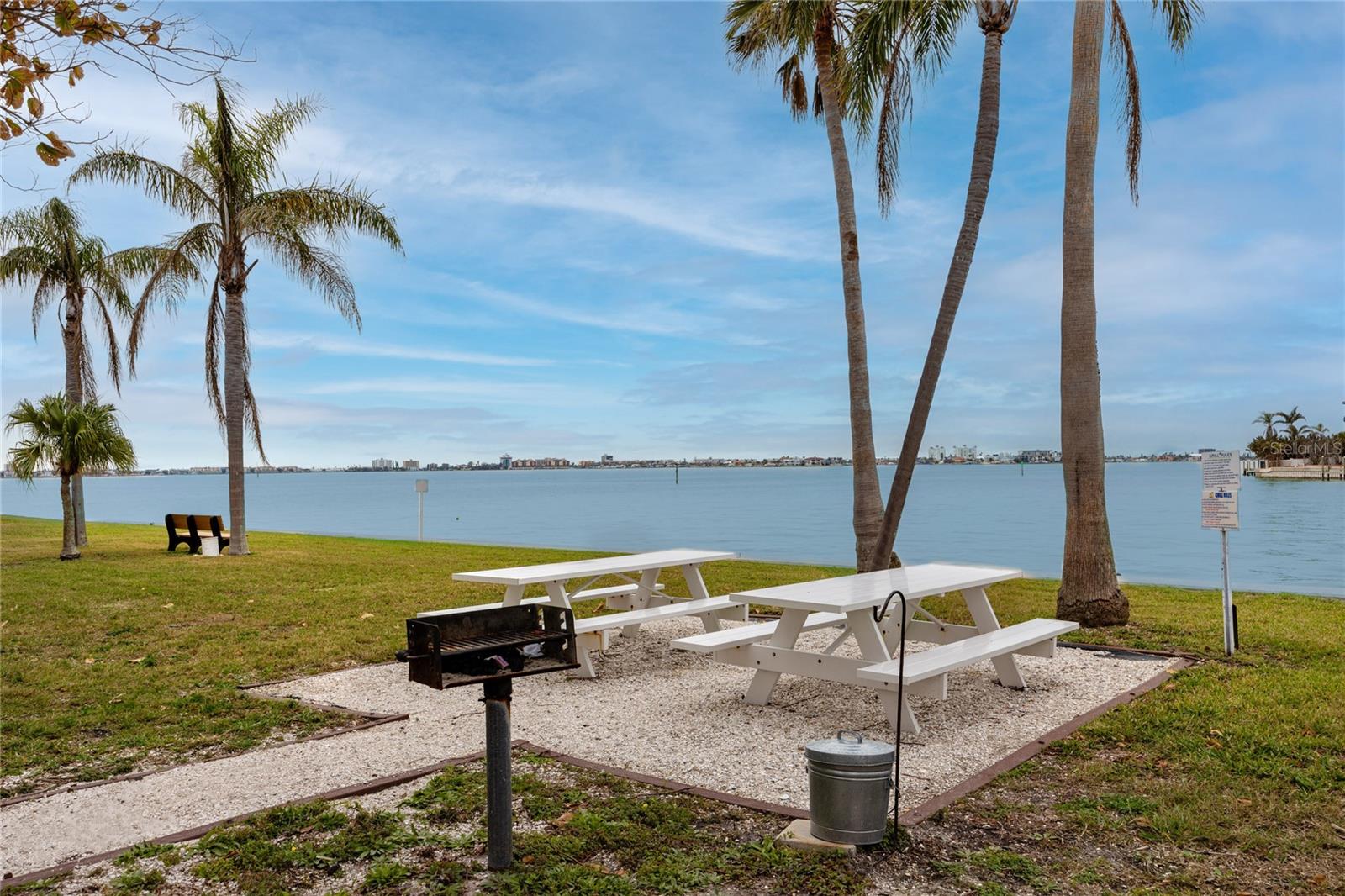 Listing photo id 24 for 6025 Shore Boulevard S 410