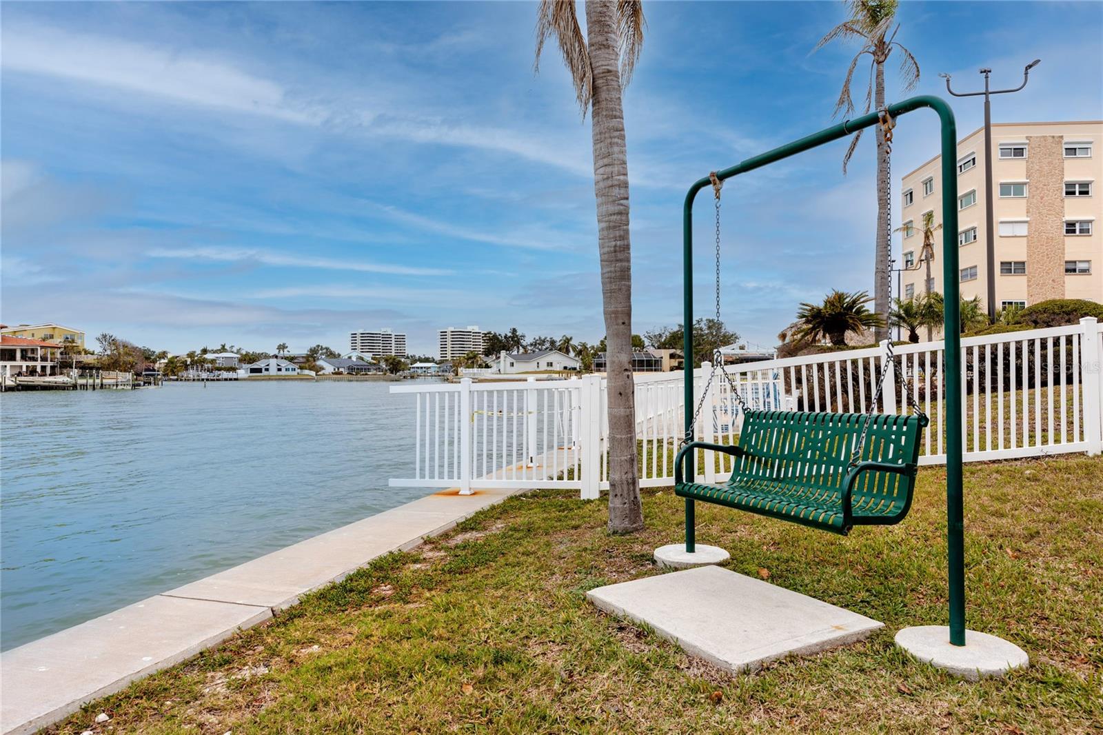 Listing photo id 25 for 6025 Shore Boulevard S 410