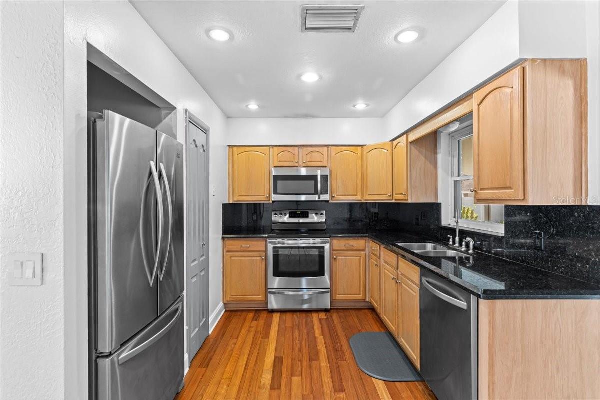 Image 10 of 30 For 6337 Lansdale Circle