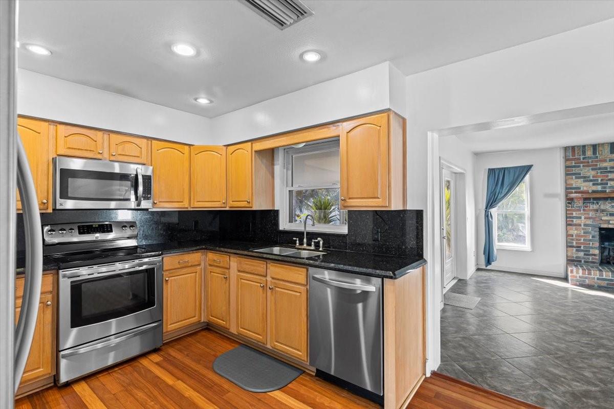 Image 11 of 30 For 6337 Lansdale Circle