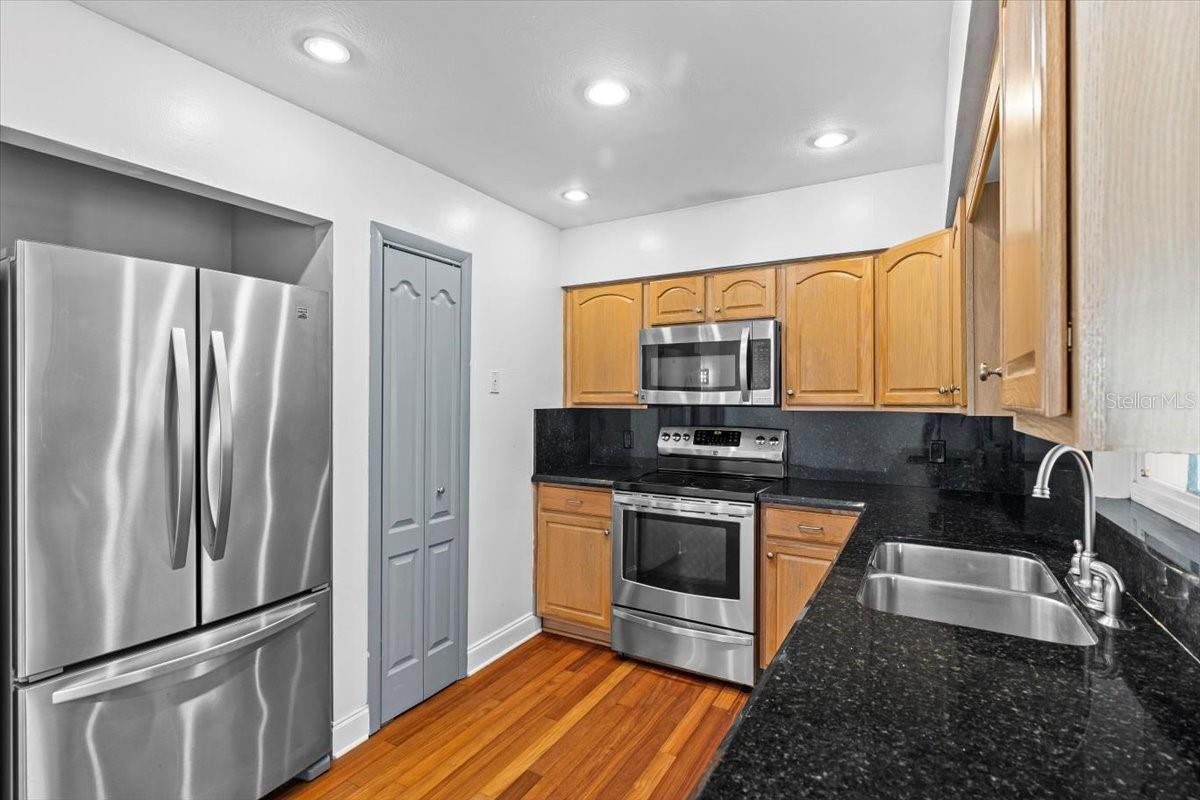Image 12 of 30 For 6337 Lansdale Circle