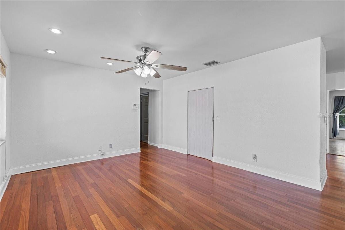 Image 6 of 30 For 6337 Lansdale Circle