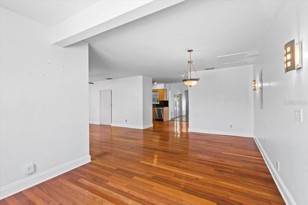 Image 9 of 30 For 6337 Lansdale Circle