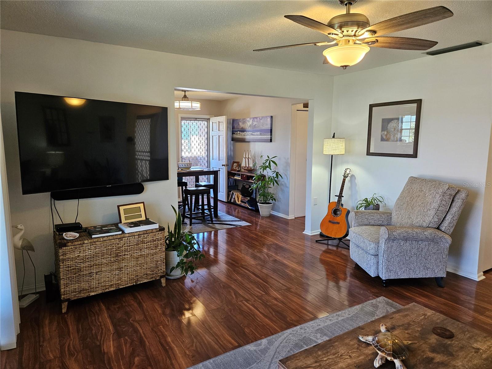 Listing photo id 2 for 3934 37th Street S 36