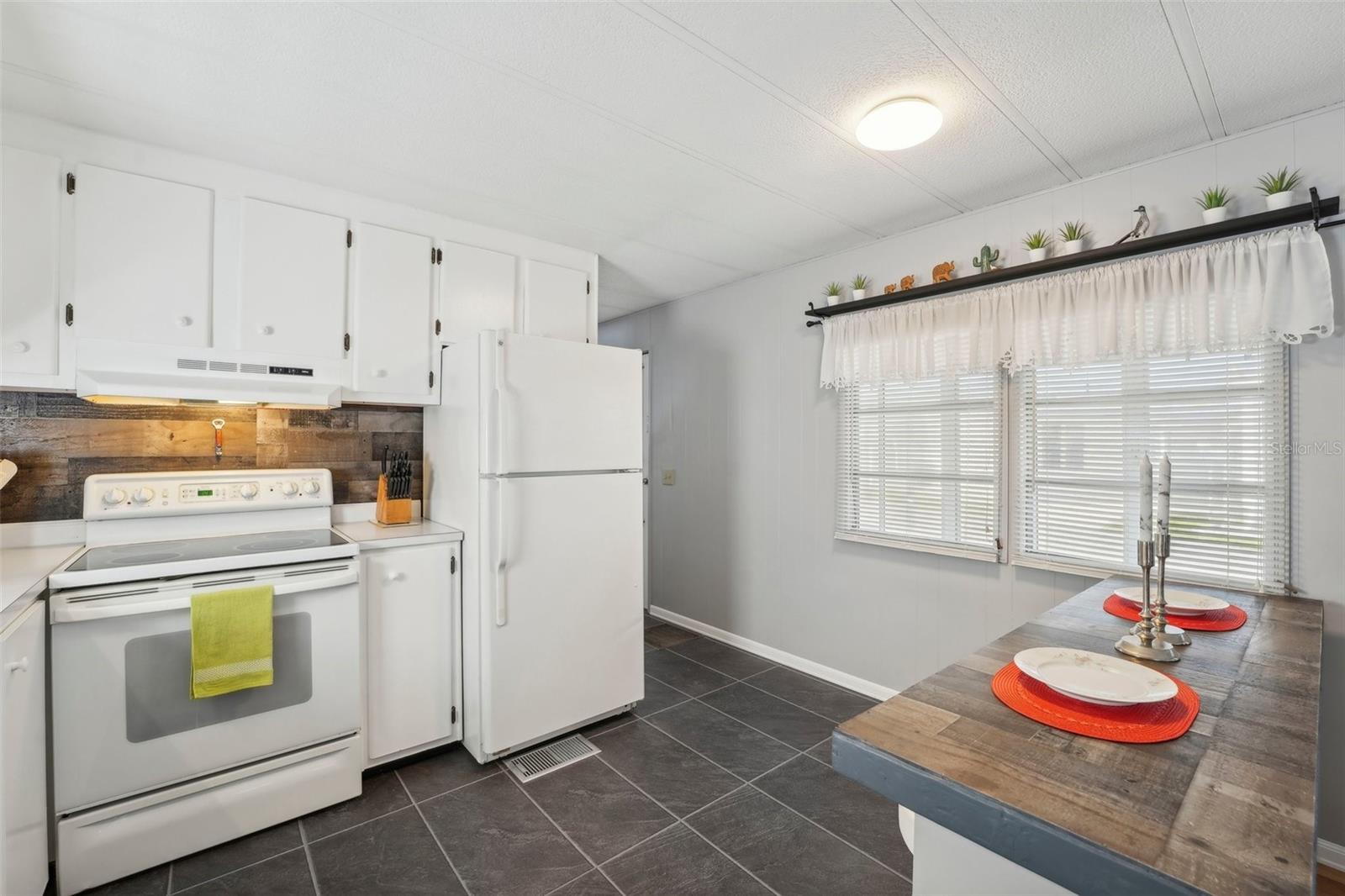 Listing photo id 8 for 1600 Old Coachman Road 709
