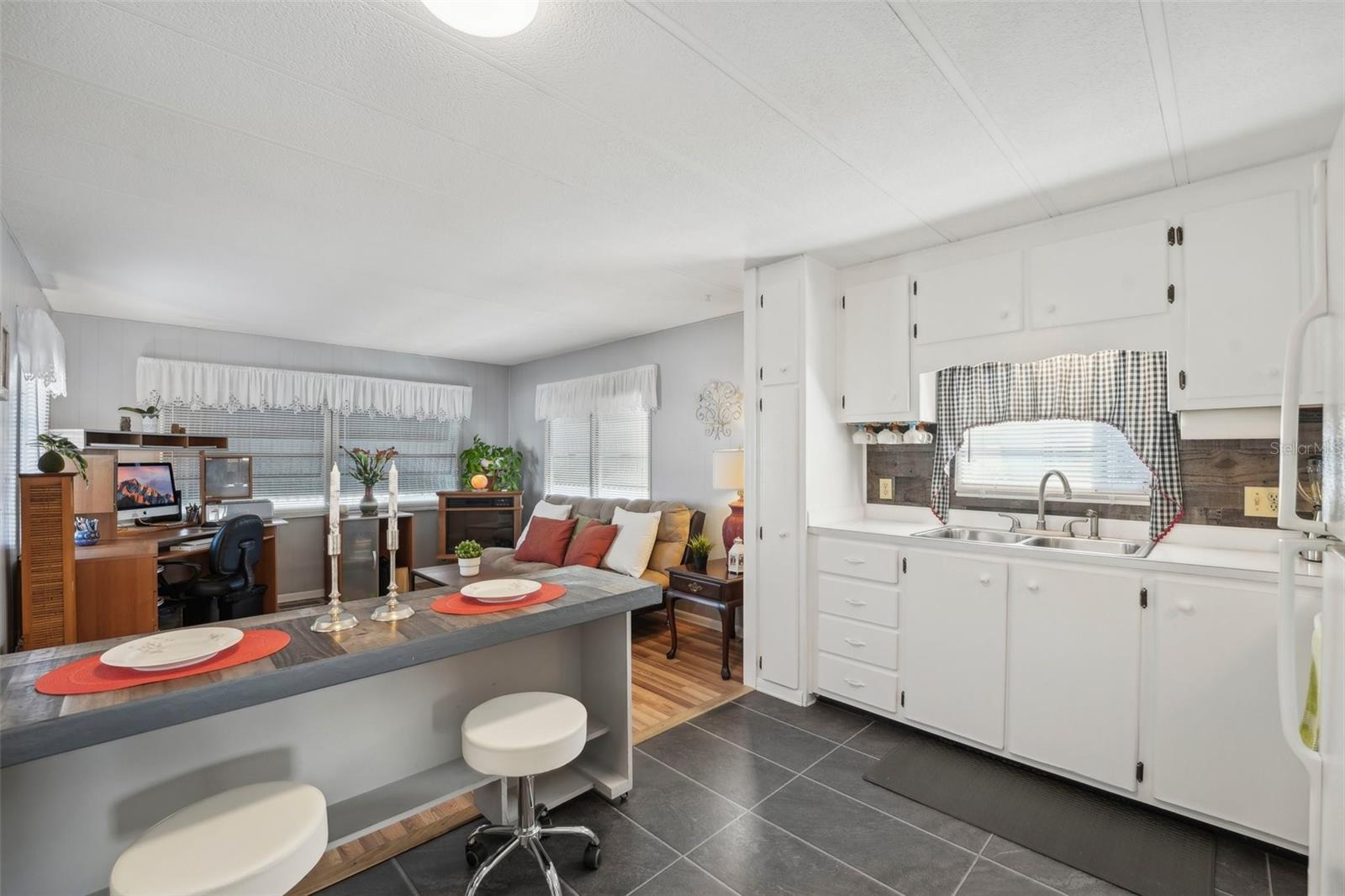 Listing photo id 9 for 1600 Old Coachman Road 709