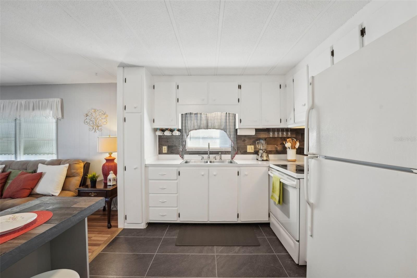 Listing photo id 10 for 1600 Old Coachman Road 709