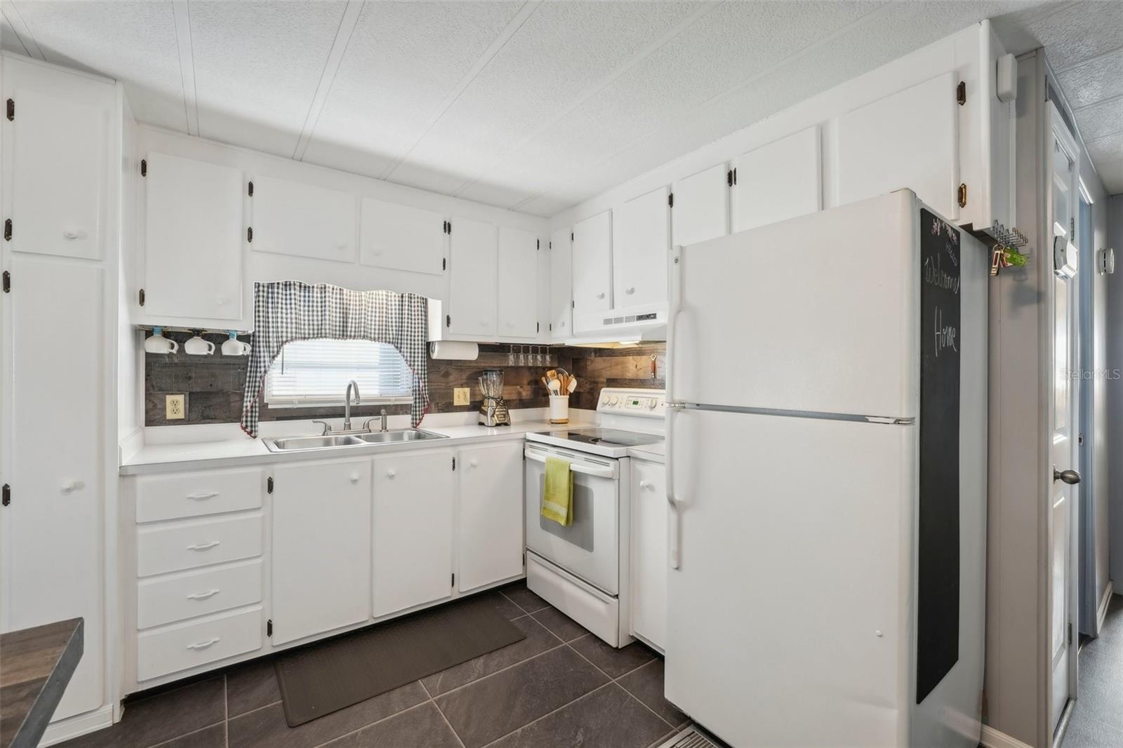 Listing photo id 11 for 1600 Old Coachman Road 709