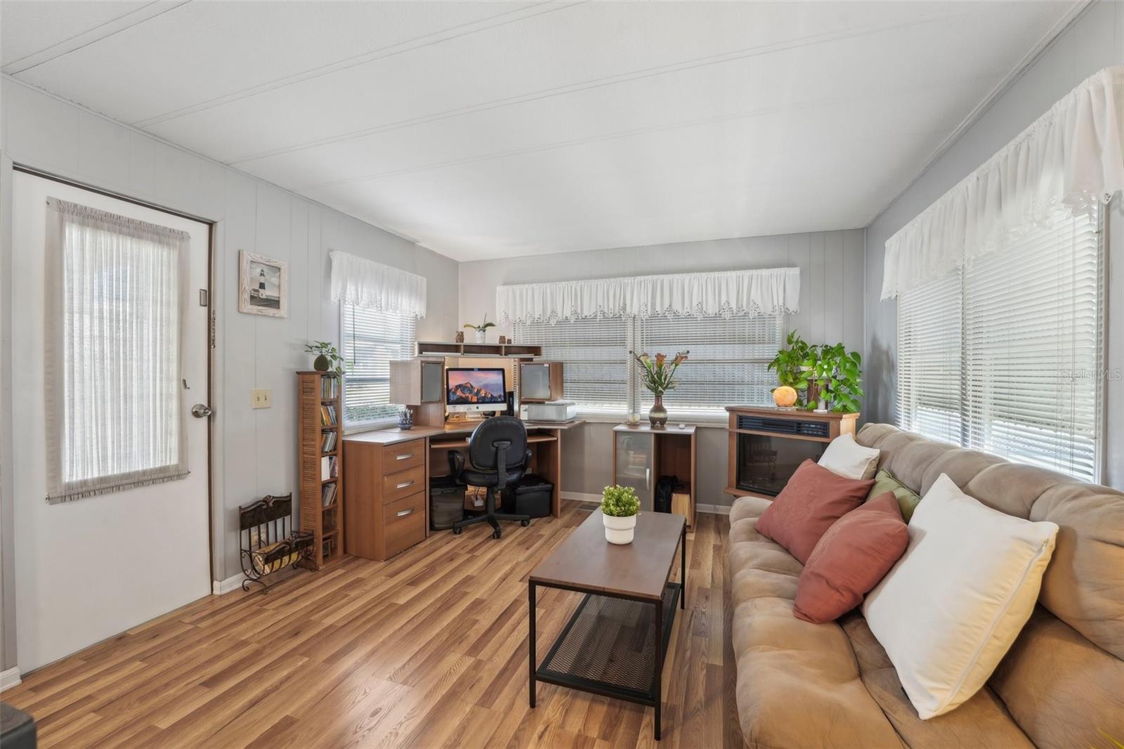Listing photo id 2 for 1600 Old Coachman Road 709