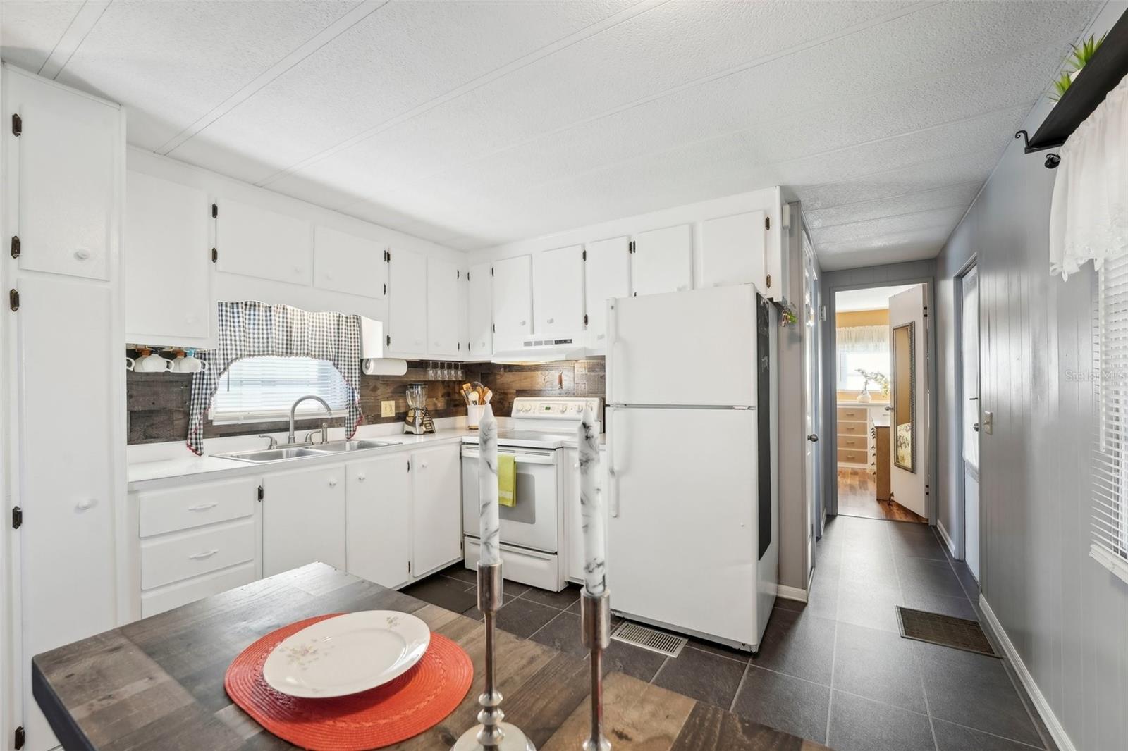 Listing photo id 6 for 1600 Old Coachman Road 709