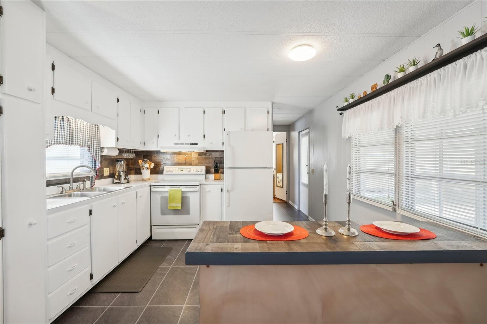 Listing photo id 7 for 1600 Old Coachman Road 709