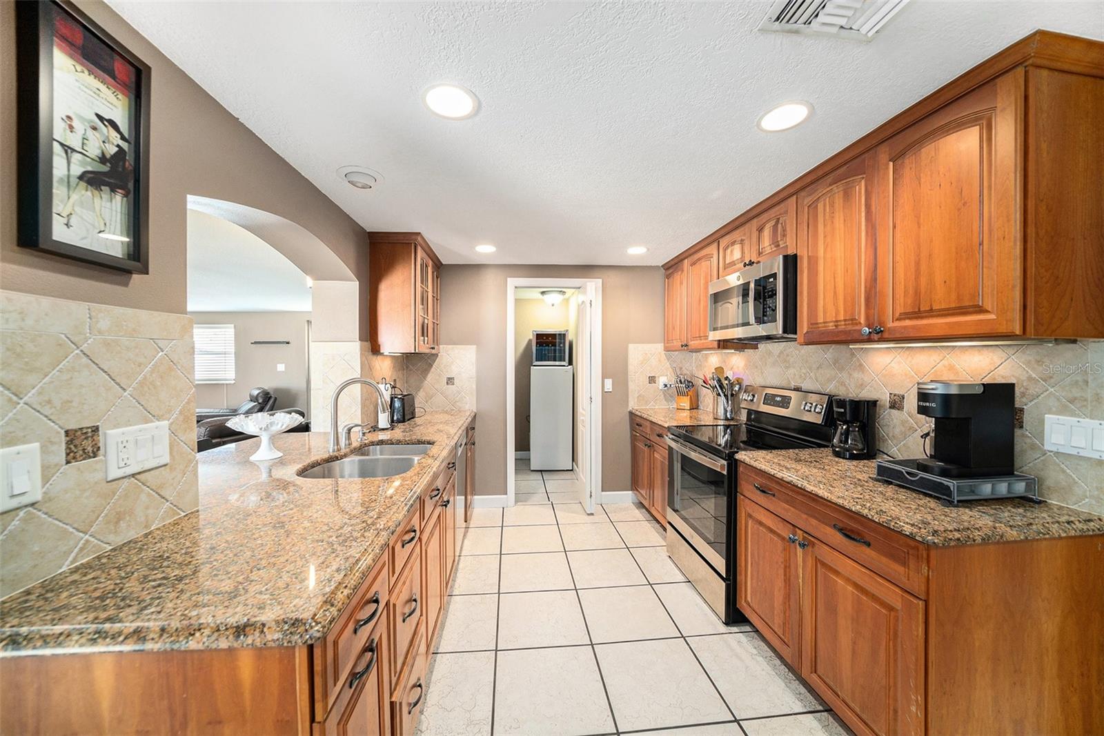 Listing photo id 8 for 8415 Westridge Drive