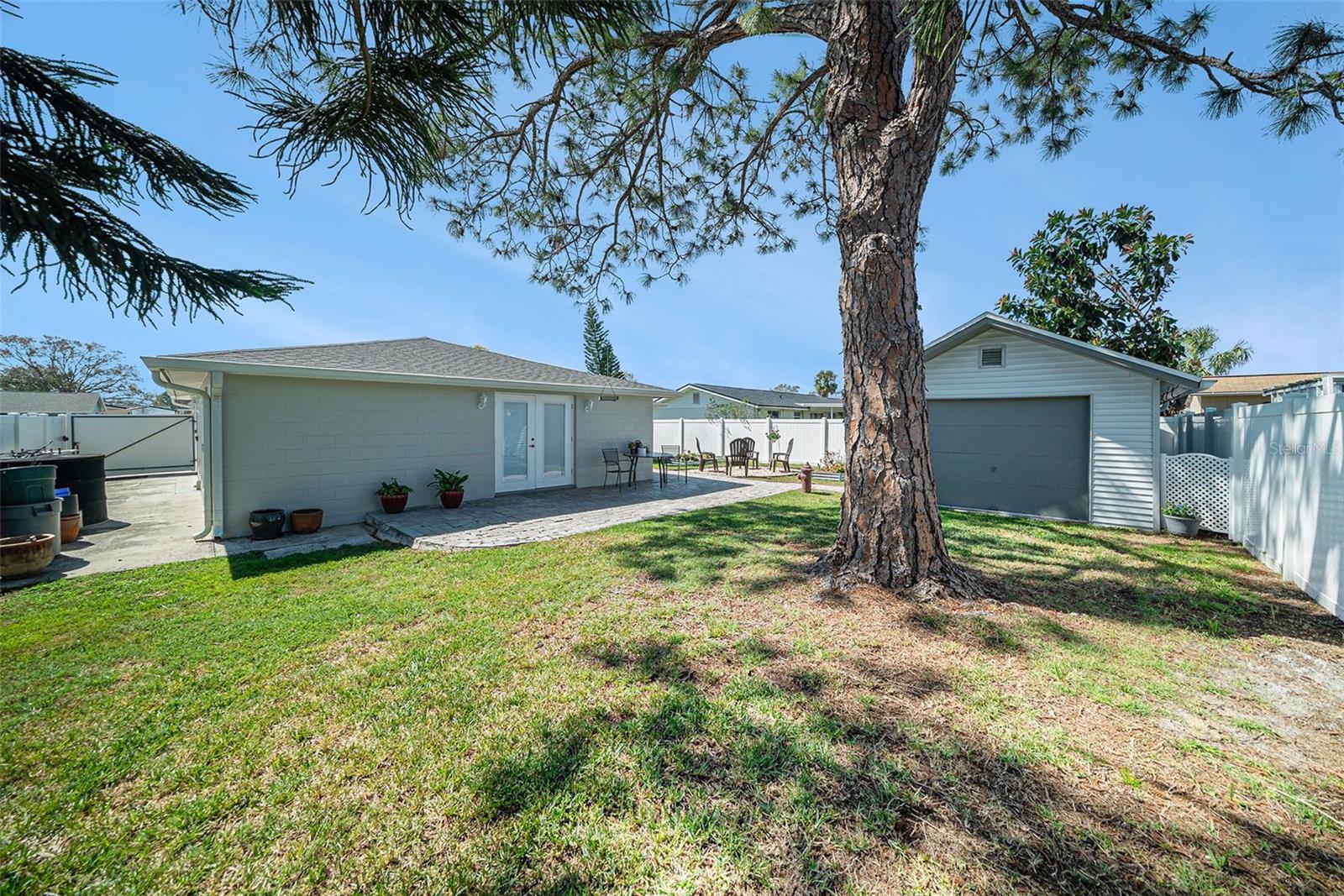 Listing photo id 22 for 8415 Westridge Drive