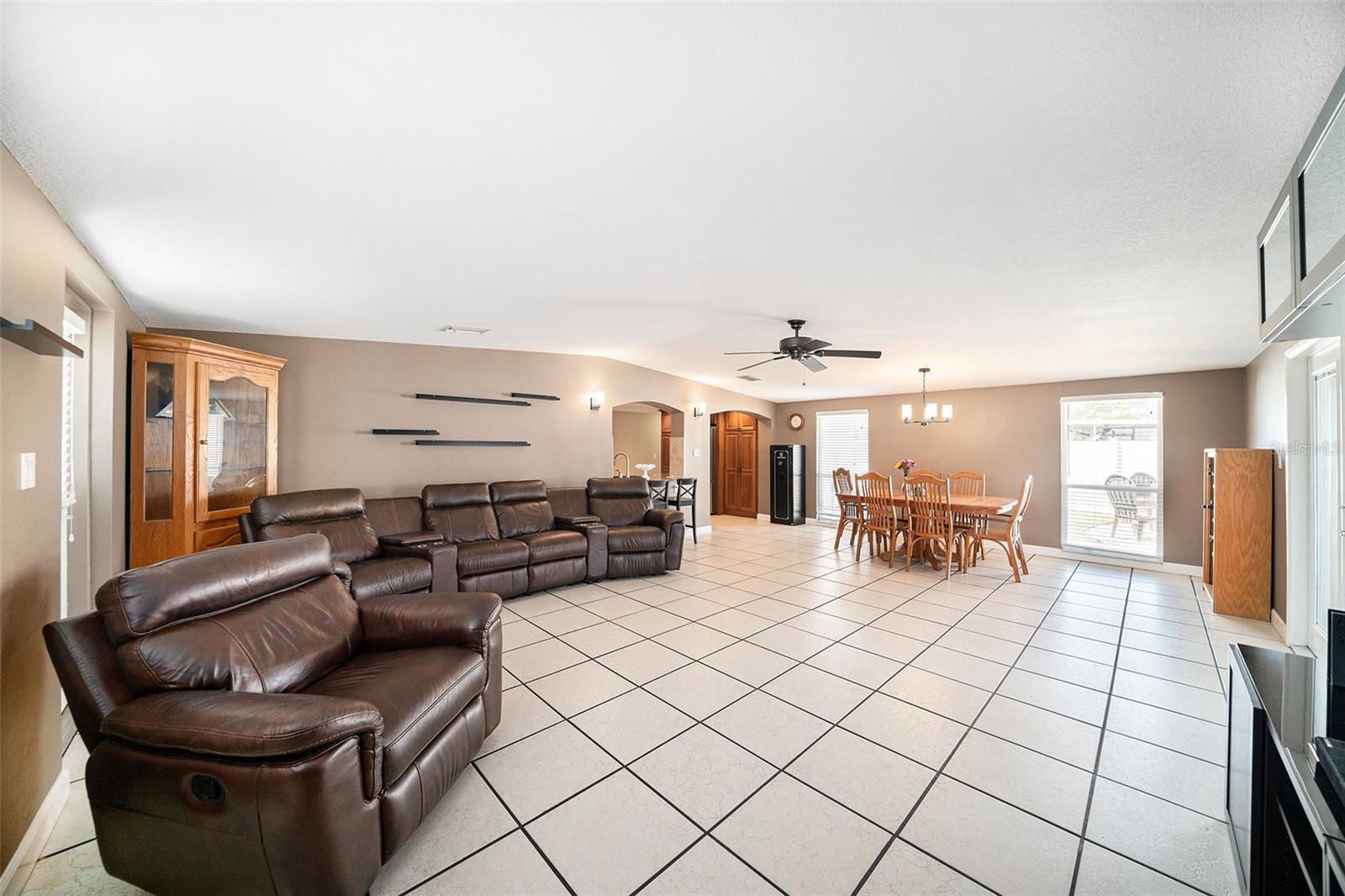 Listing photo id 3 for 8415 Westridge Drive