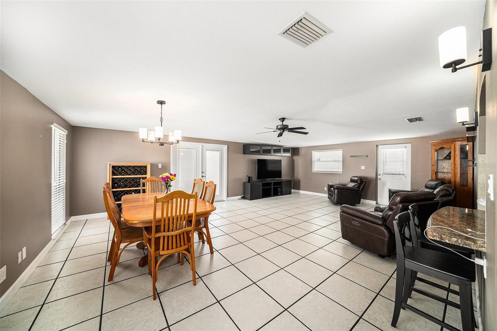 Listing photo id 6 for 8415 Westridge Drive