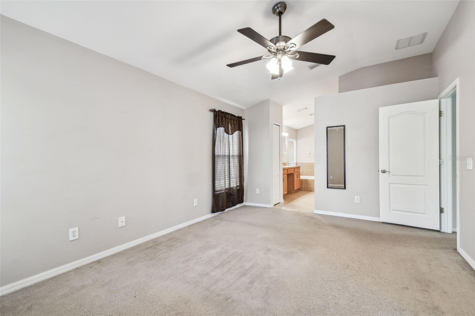 Image 41 of 100 For 15807 Leatherleaf Lane