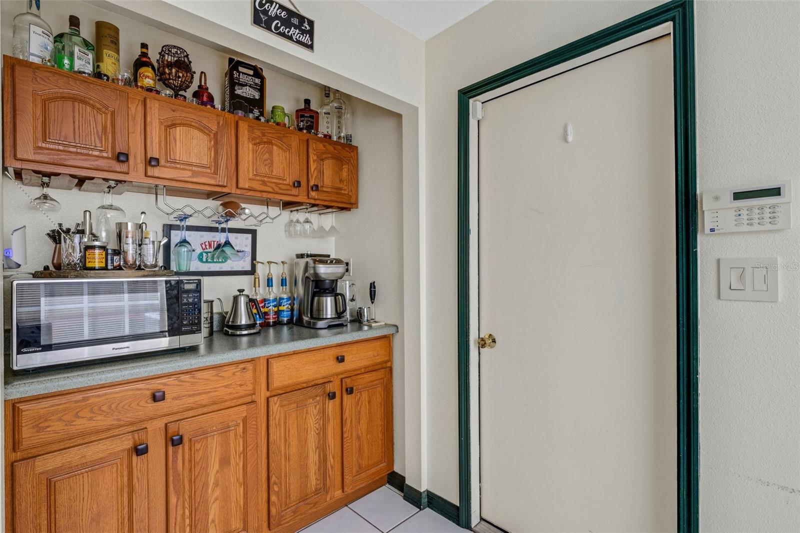 Image 33 of 52 For 80 Squire Court