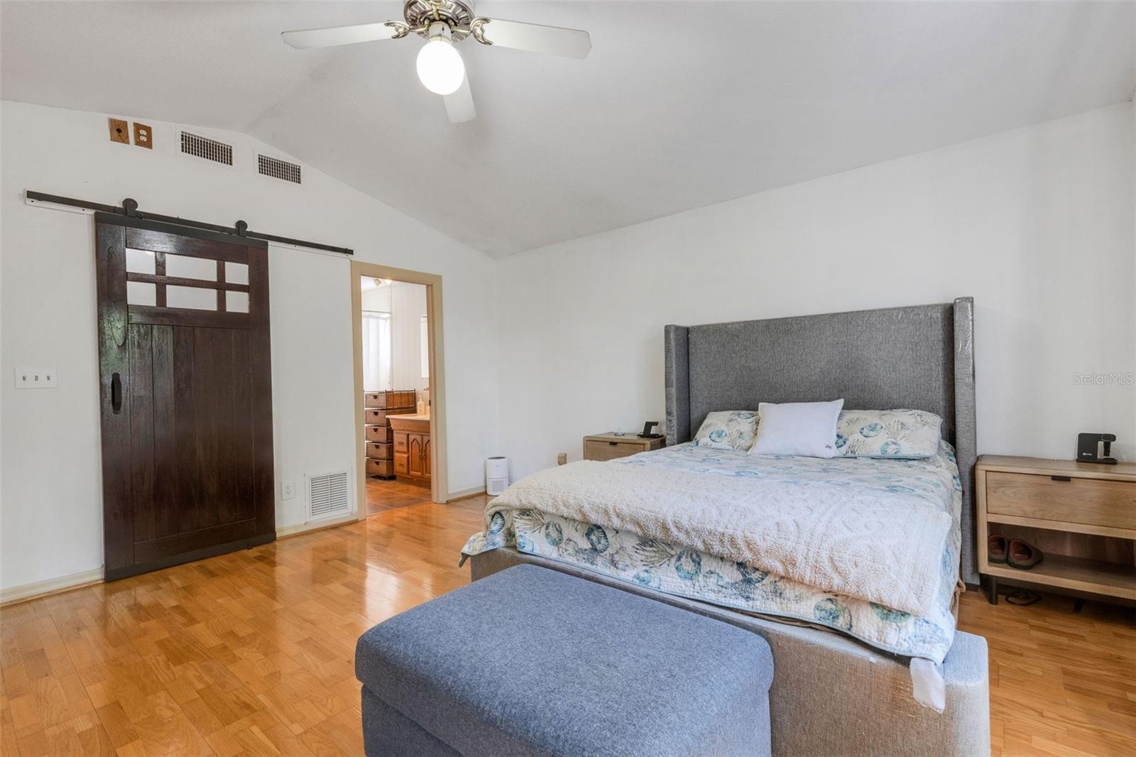 Image 7 of 52 For 80 Squire Court