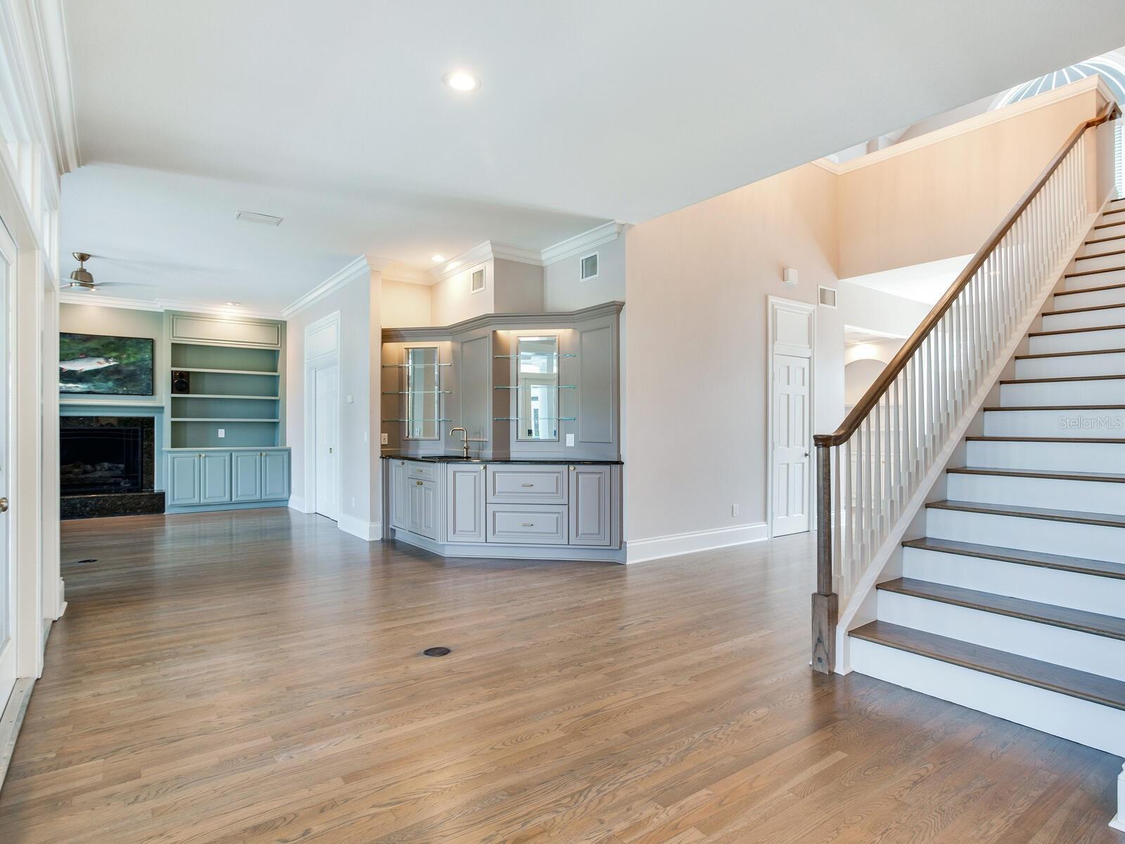 Listing photo id 8 for 2509 Dundee Street