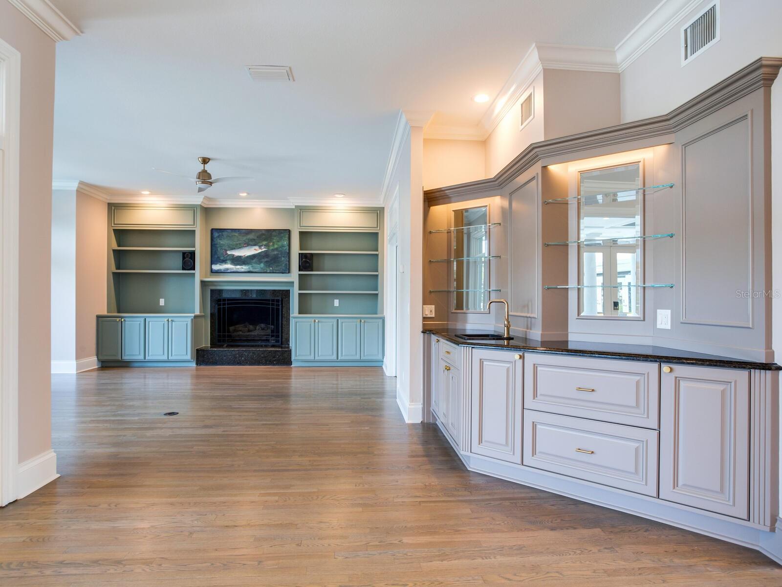 Listing photo id 9 for 2509 Dundee Street