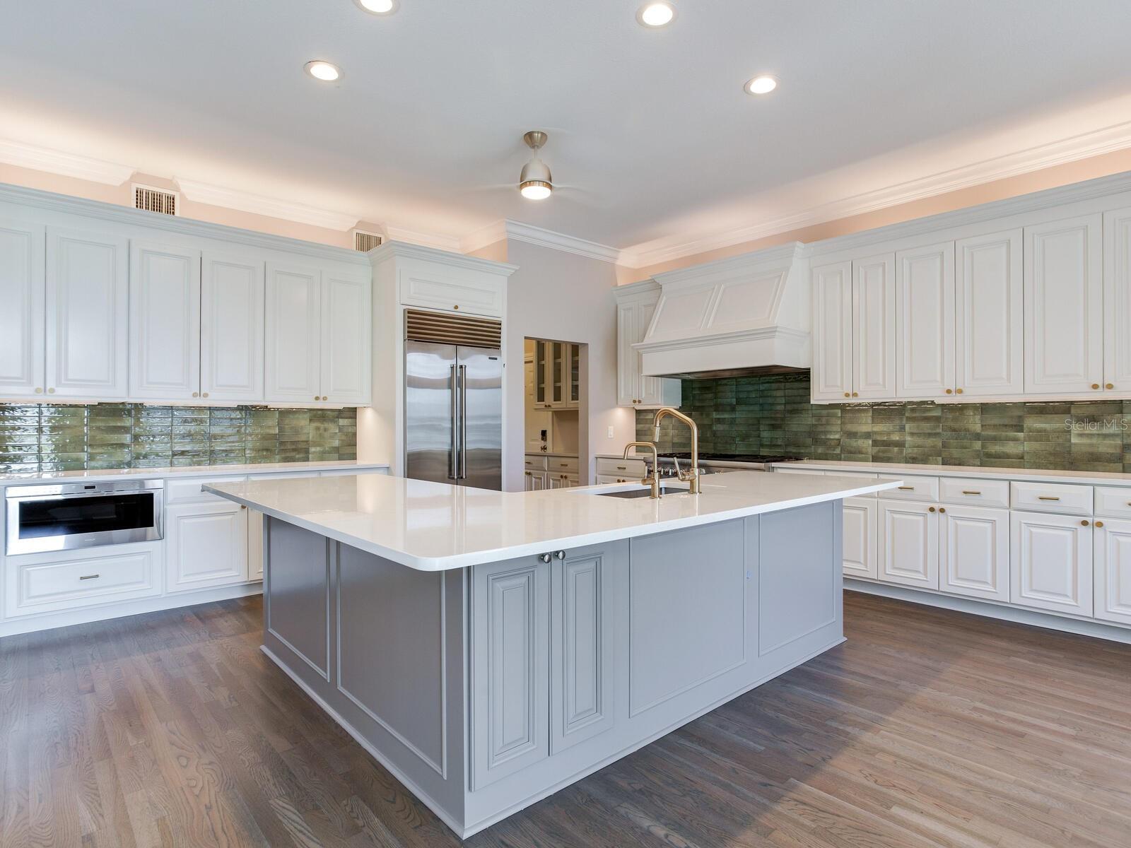 Listing photo id 13 for 2509 Dundee Street