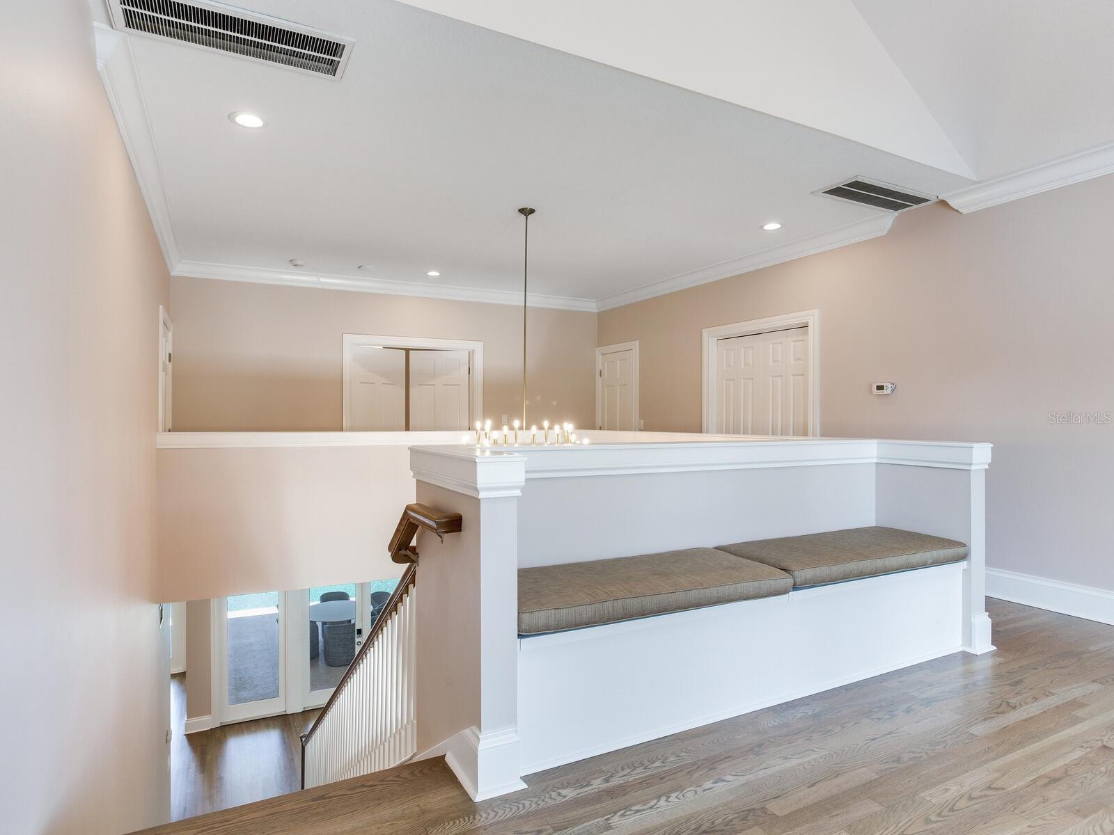 Listing photo id 15 for 2509 Dundee Street