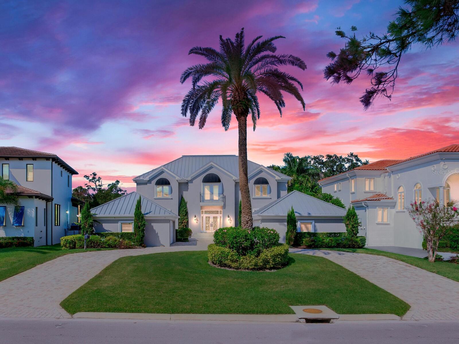 Listing photo id 0 for 2509 Dundee Street