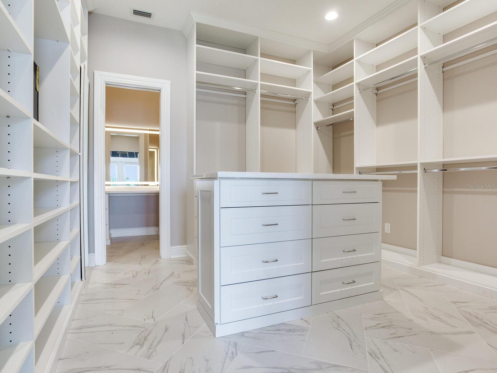 Listing photo id 21 for 2509 Dundee Street