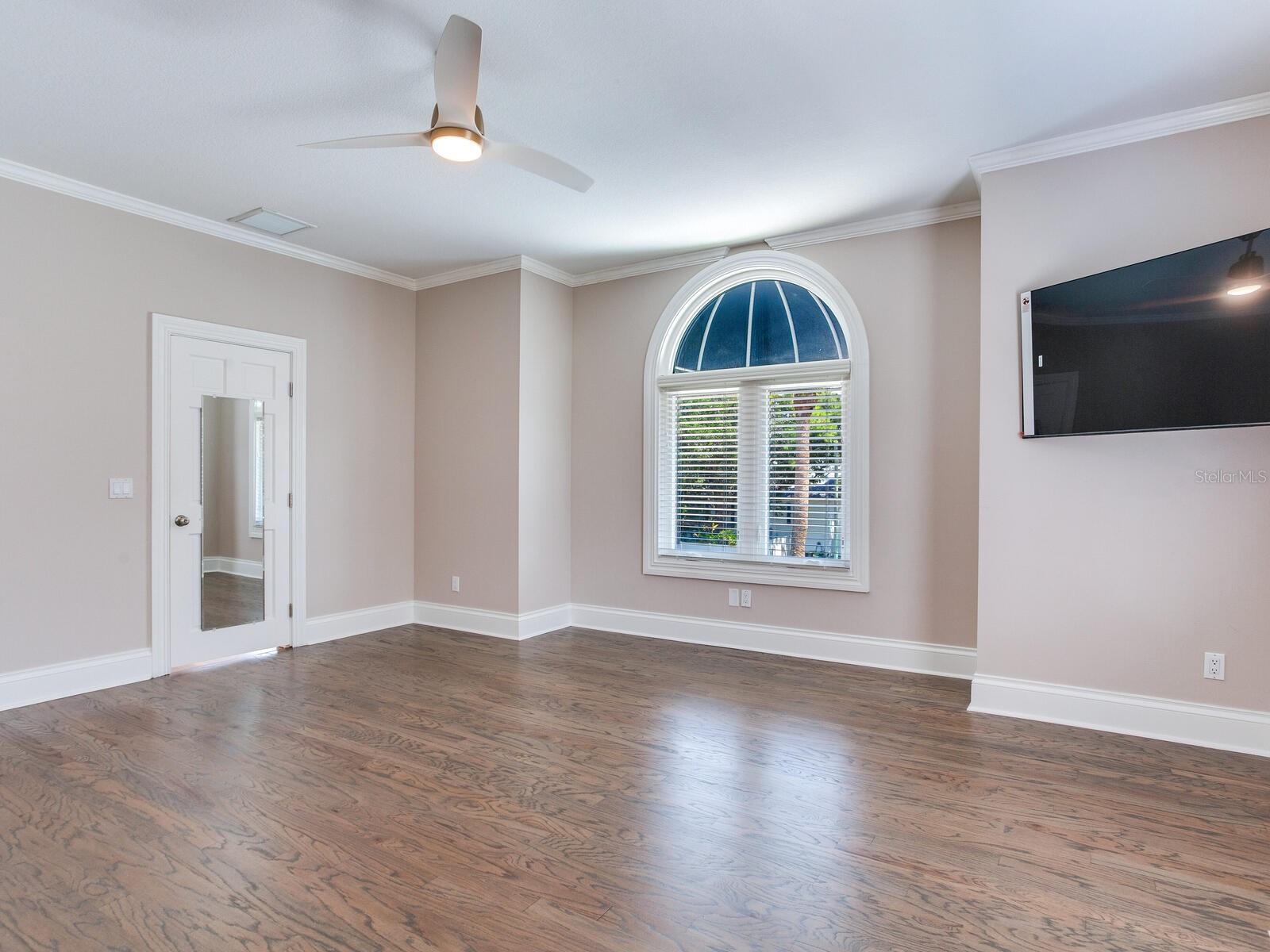 Listing photo id 25 for 2509 Dundee Street