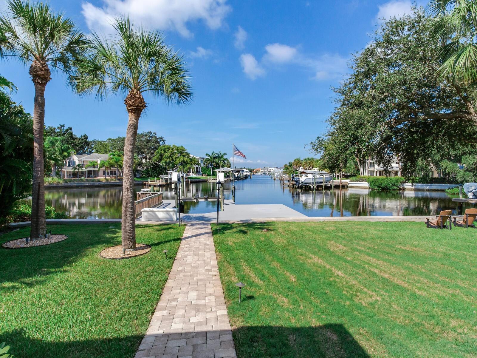 Listing photo id 30 for 2509 Dundee Street
