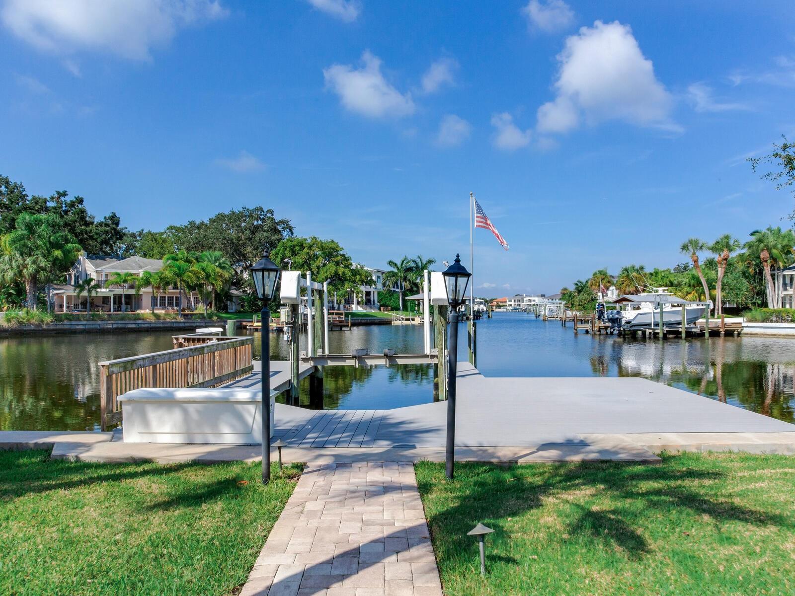 Listing photo id 31 for 2509 Dundee Street