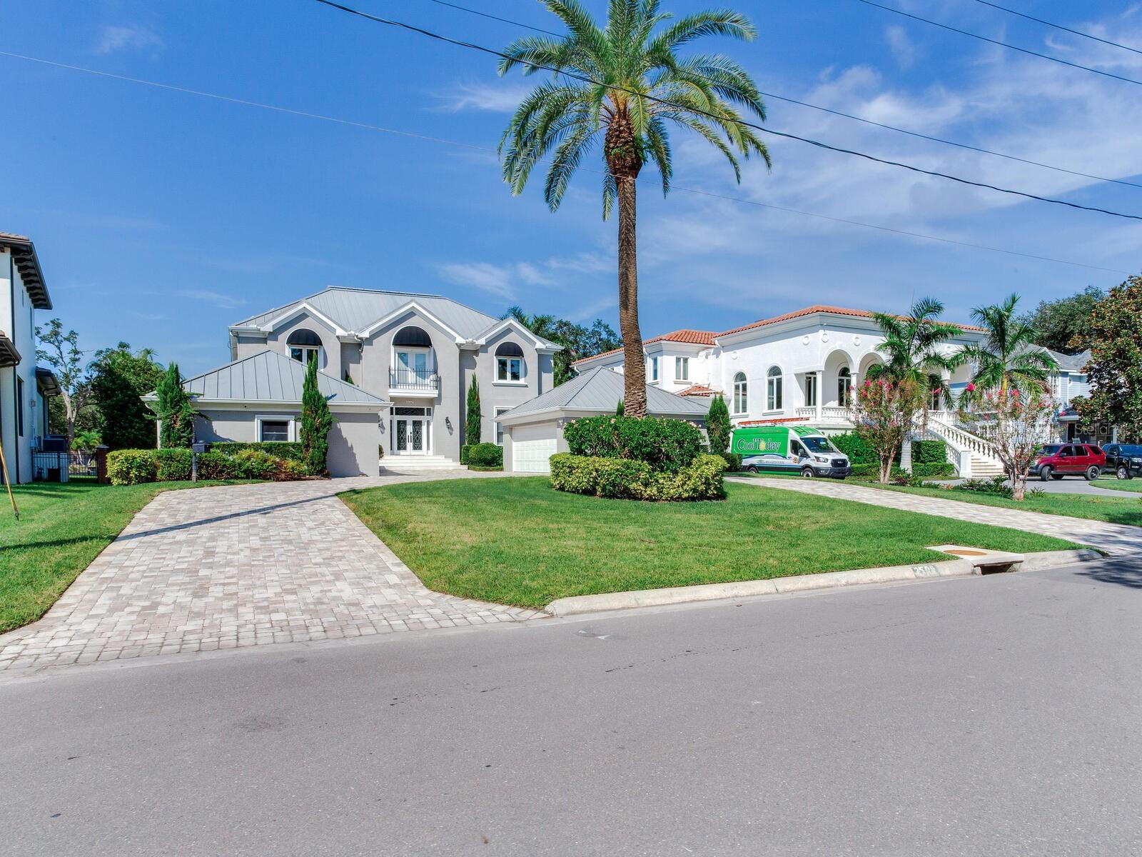 Listing photo id 3 for 2509 Dundee Street
