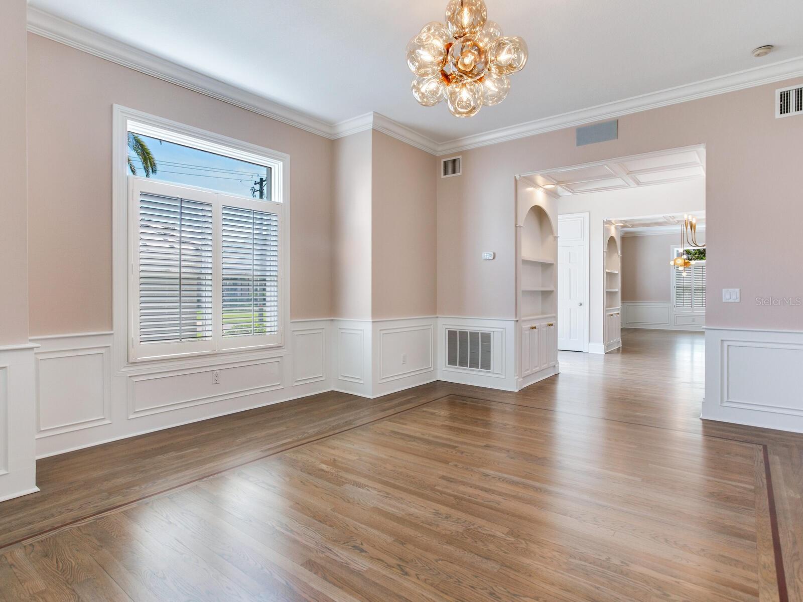 Listing photo id 5 for 2509 Dundee Street