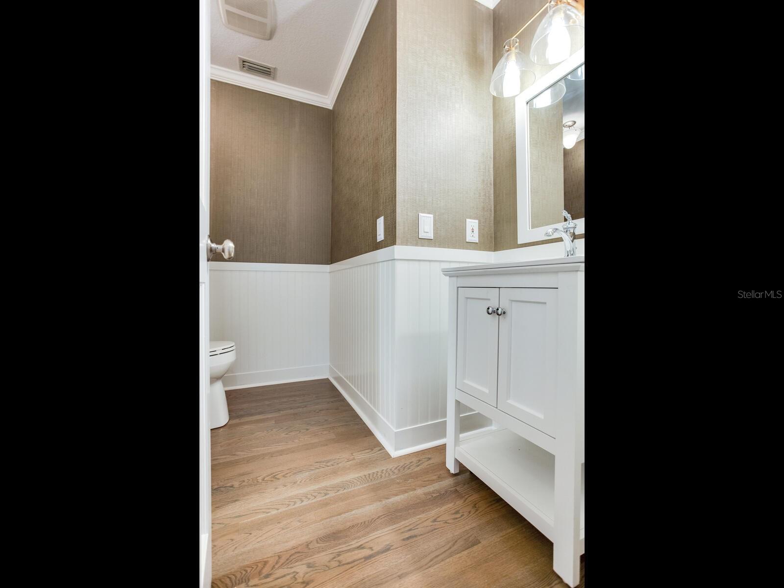 Listing photo id 6 for 2509 Dundee Street