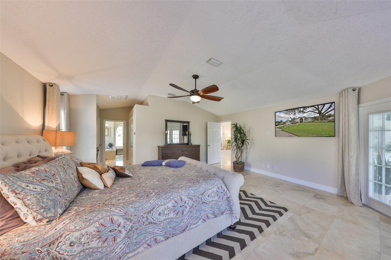 Listing photo id 26 for 6467 Rubia Circle