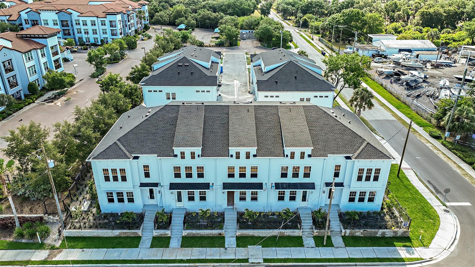 Listing photo id 10 for 4717 Mccoy Street 18