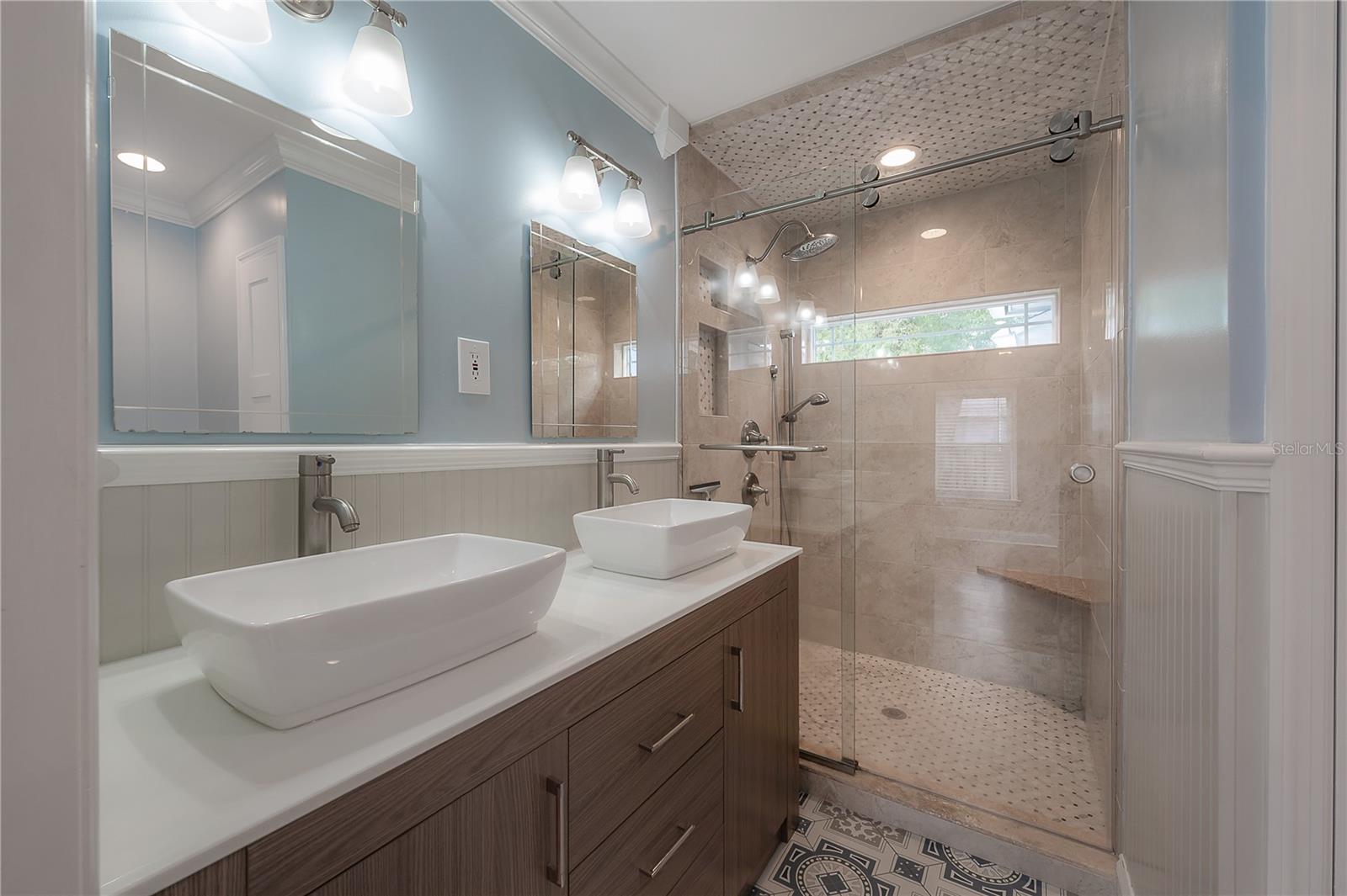 Listing photo id 27 for 1303 Clifton Street