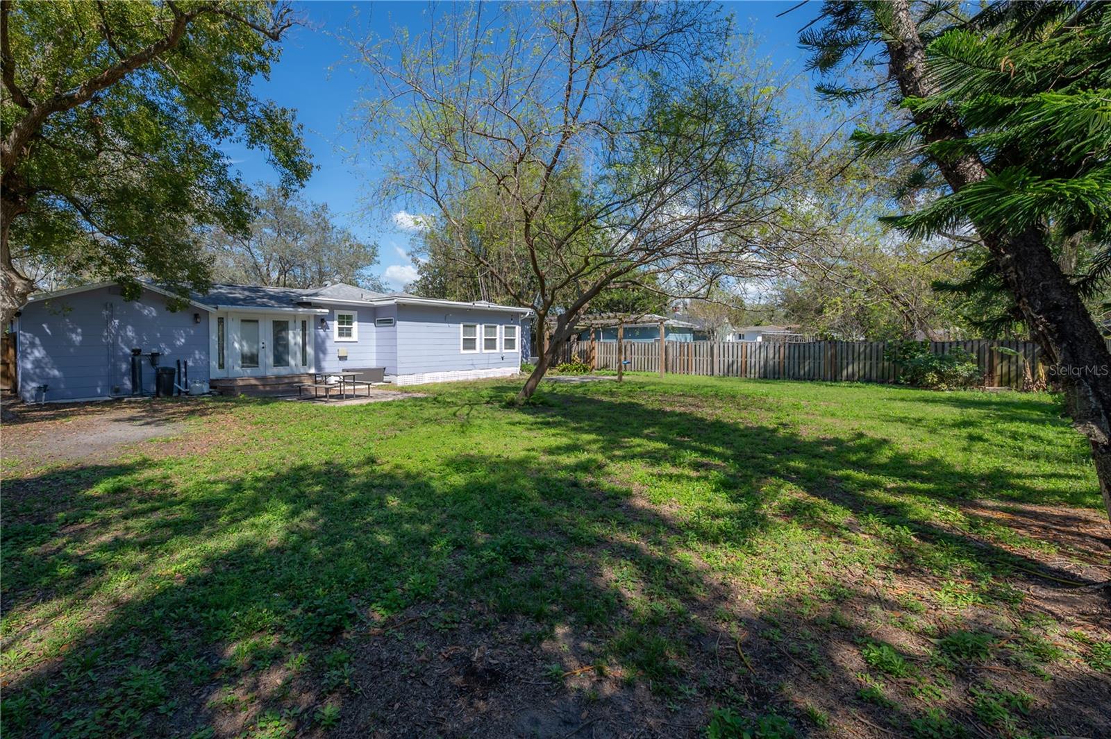 Listing photo id 34 for 1303 Clifton Street