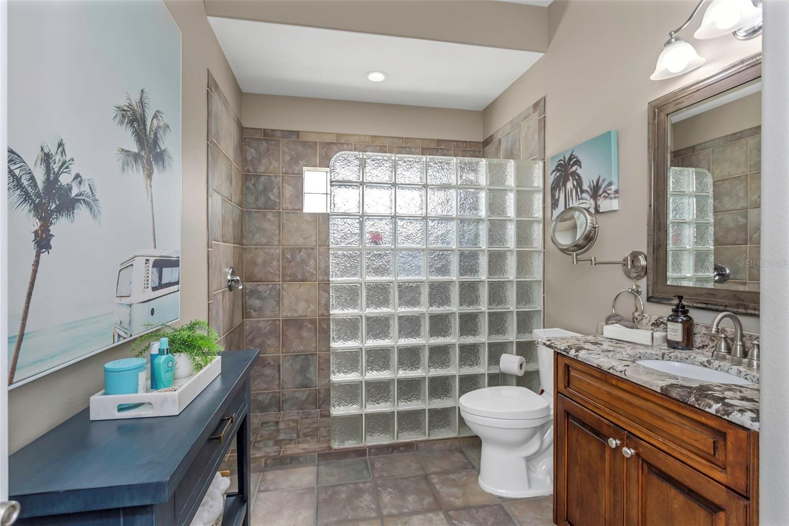 Listing photo id 29 for 3668 Janus Way