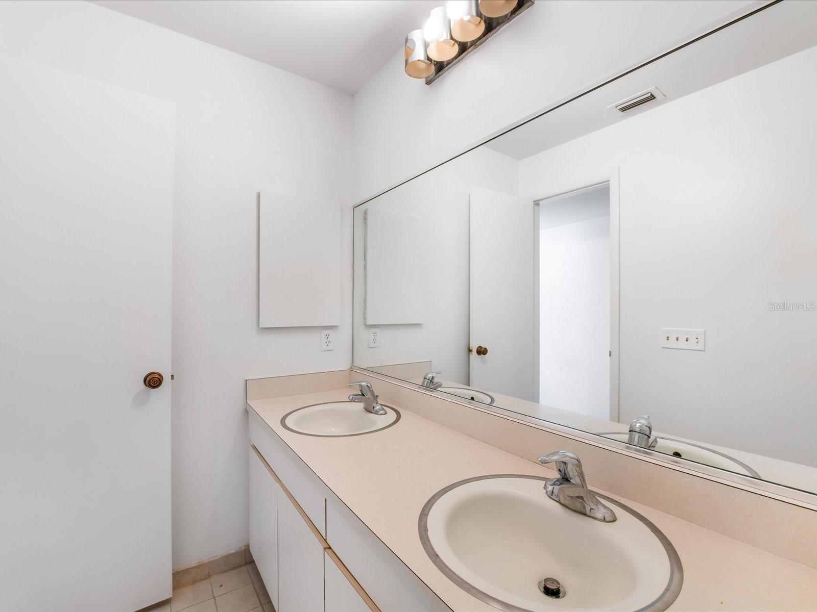 Image 36 of 70 For 13304 Meadowwood Court