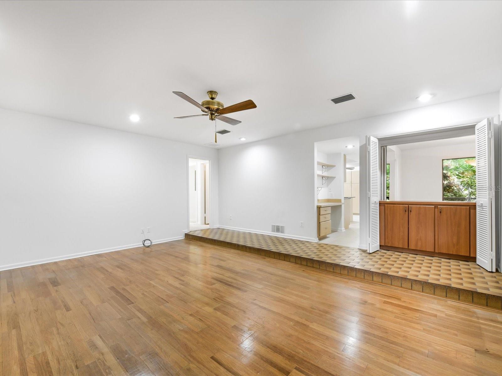 Image 39 of 70 For 13304 Meadowwood Court