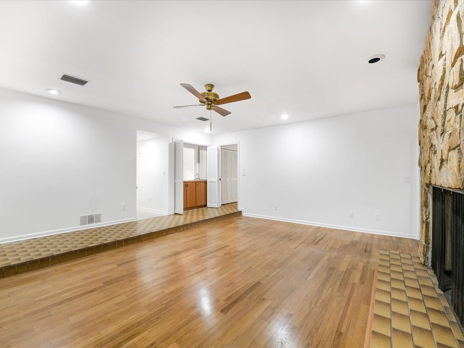 Image 40 of 70 For 13304 Meadowwood Court