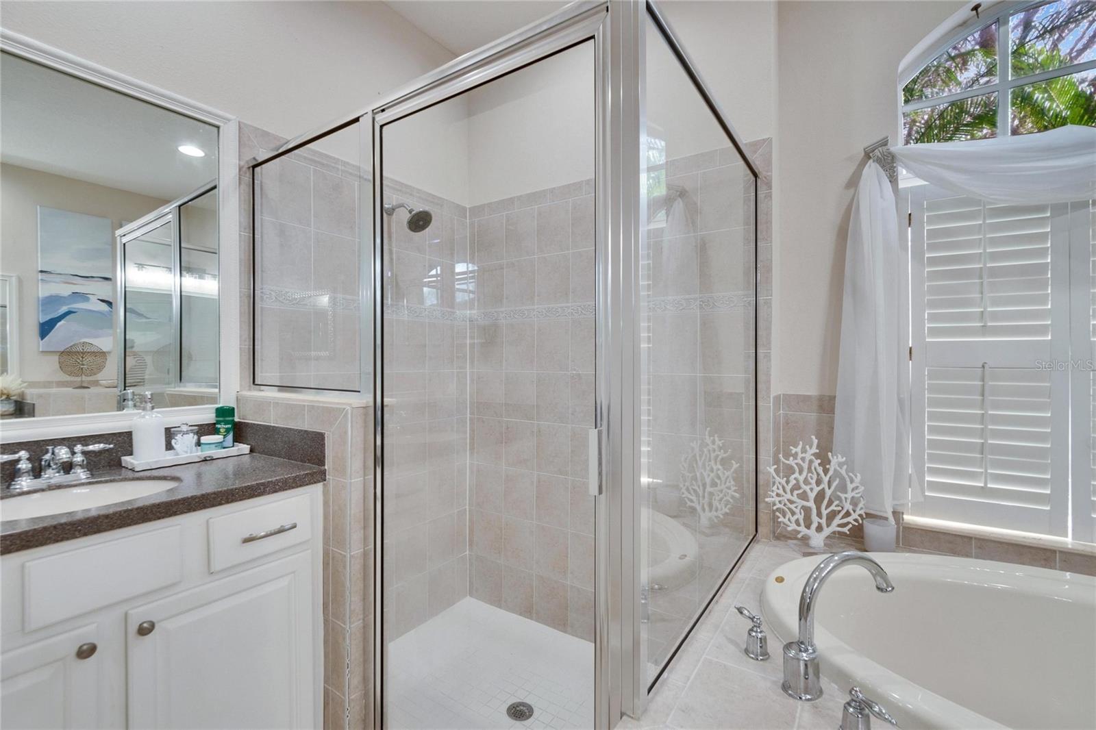 Listing photo id 23 for 1220 Emerald Hill Way