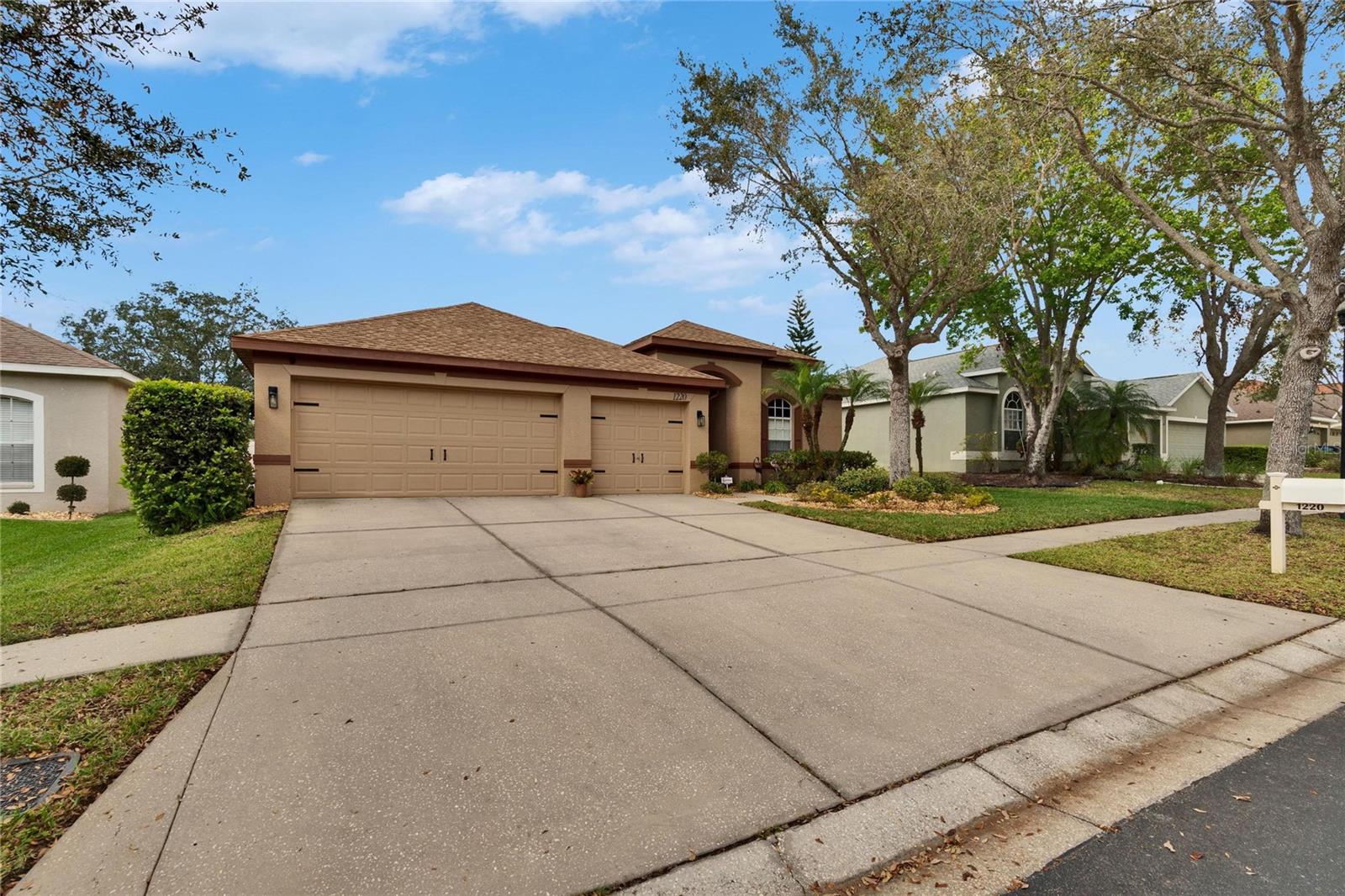 Listing photo id 1 for 1220 Emerald Hill Way