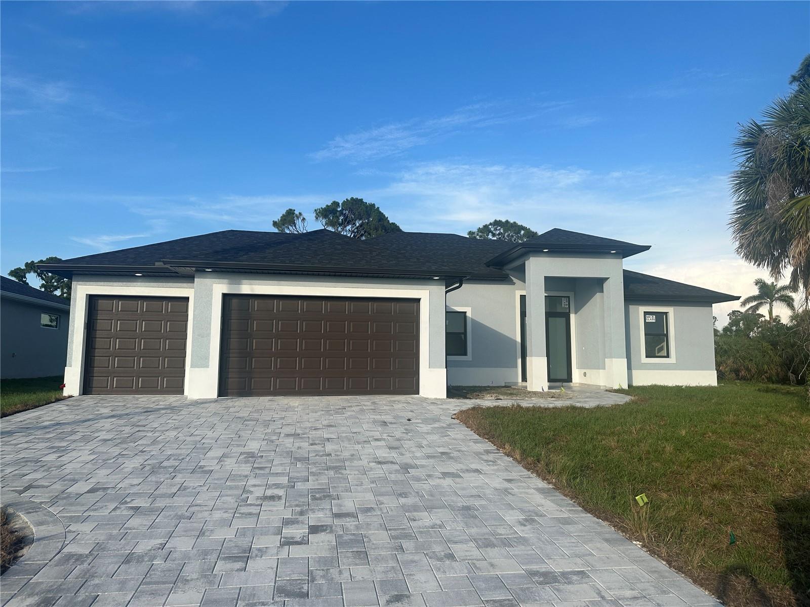 Listing photo id 13 for 9 Tee View Road