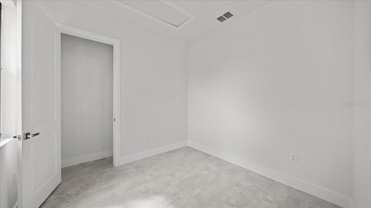Listing photo id 17 for 9 Tee View Road