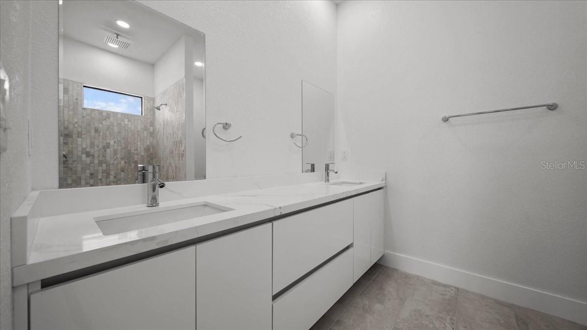 Listing photo id 31 for 9 Tee View Road