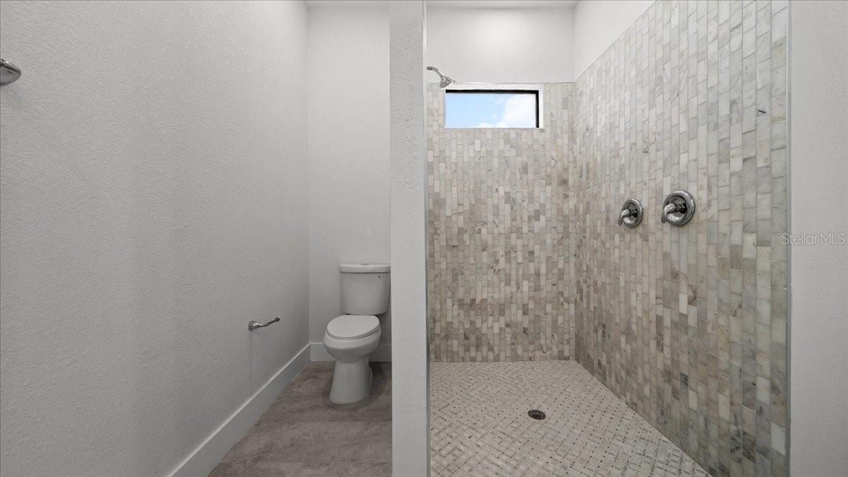 Listing photo id 32 for 9 Tee View Road