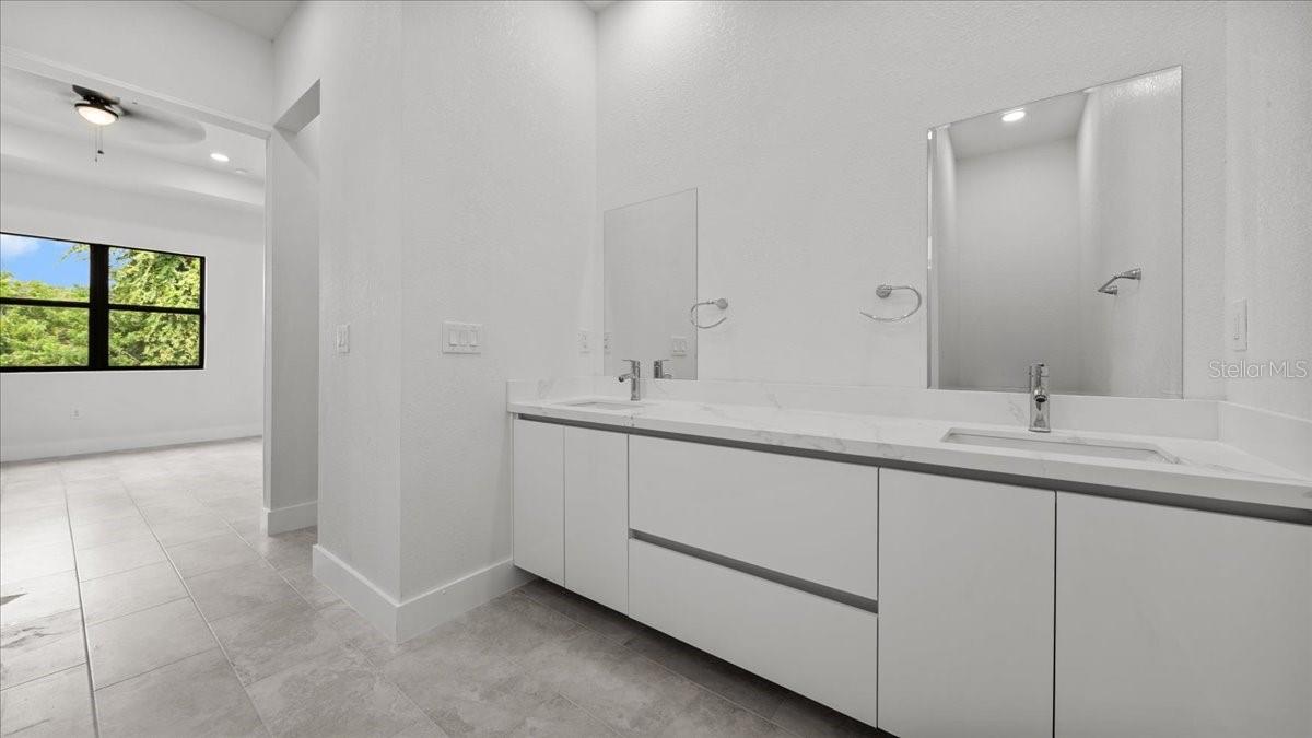 Listing photo id 33 for 9 Tee View Road